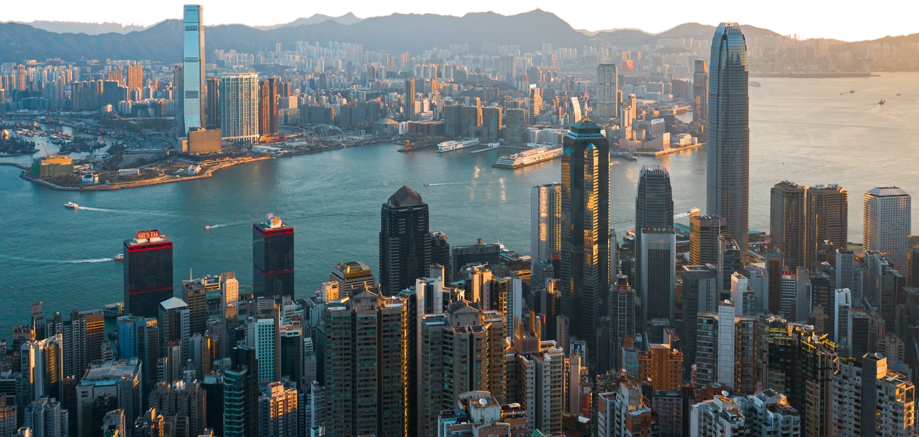 香港維多利亞港黃昏天際線，中環及尖沙咀商業區